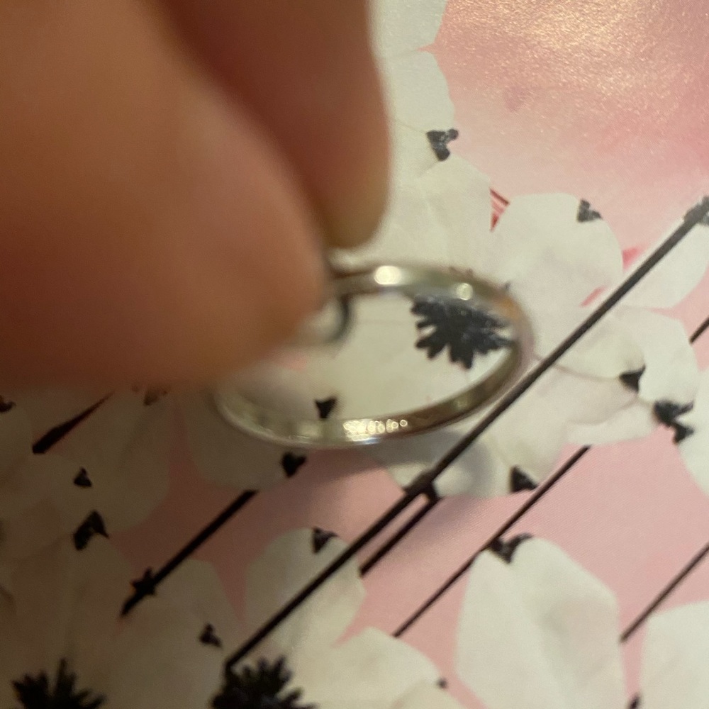 Beautiful‎ Ring - Picture 7 of 10